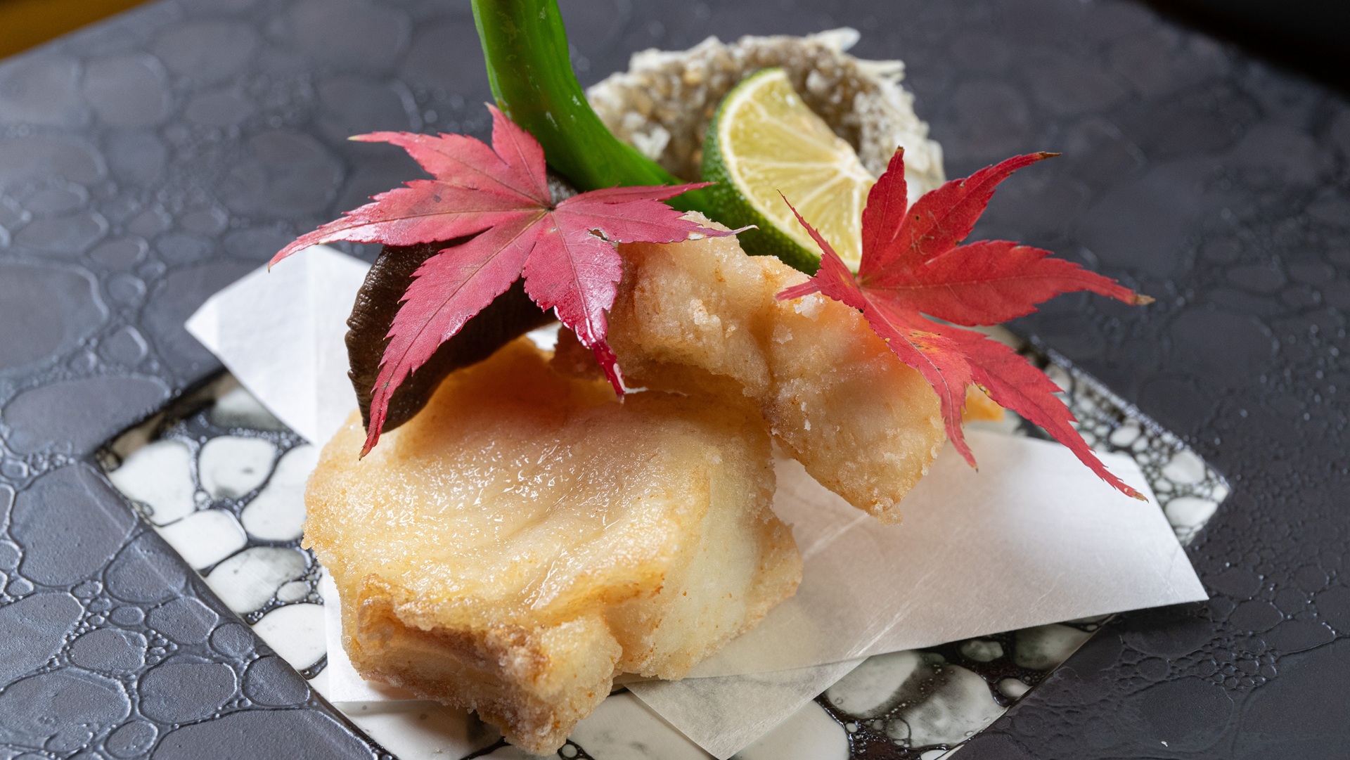 弾力がたまらない「クエ唐揚げ」