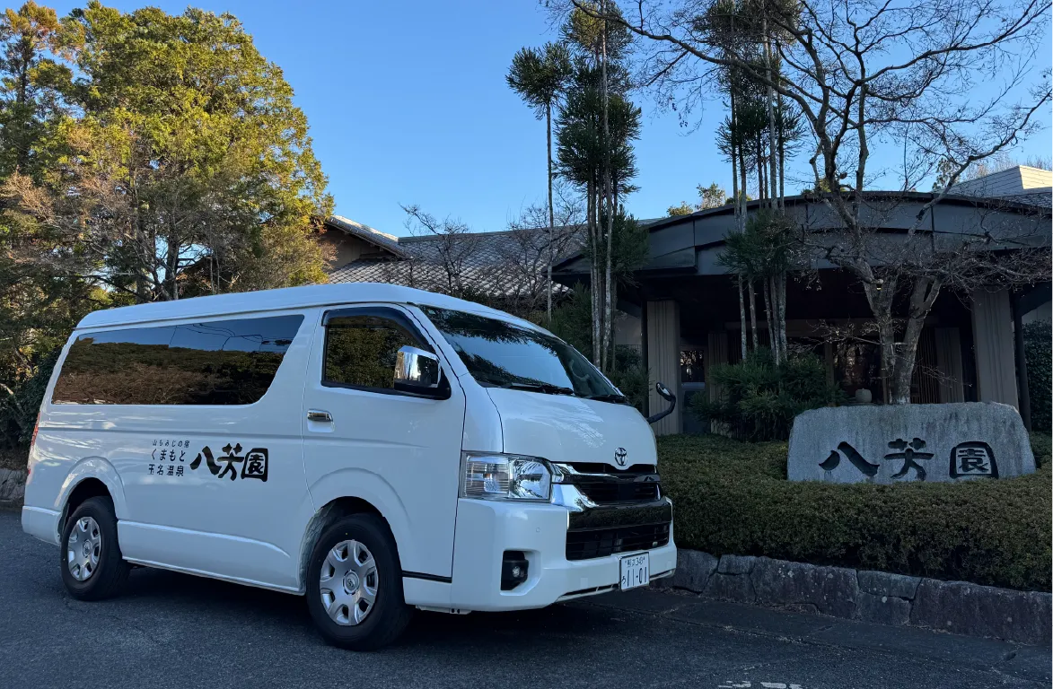 待機する無料送迎者(ハイエース)